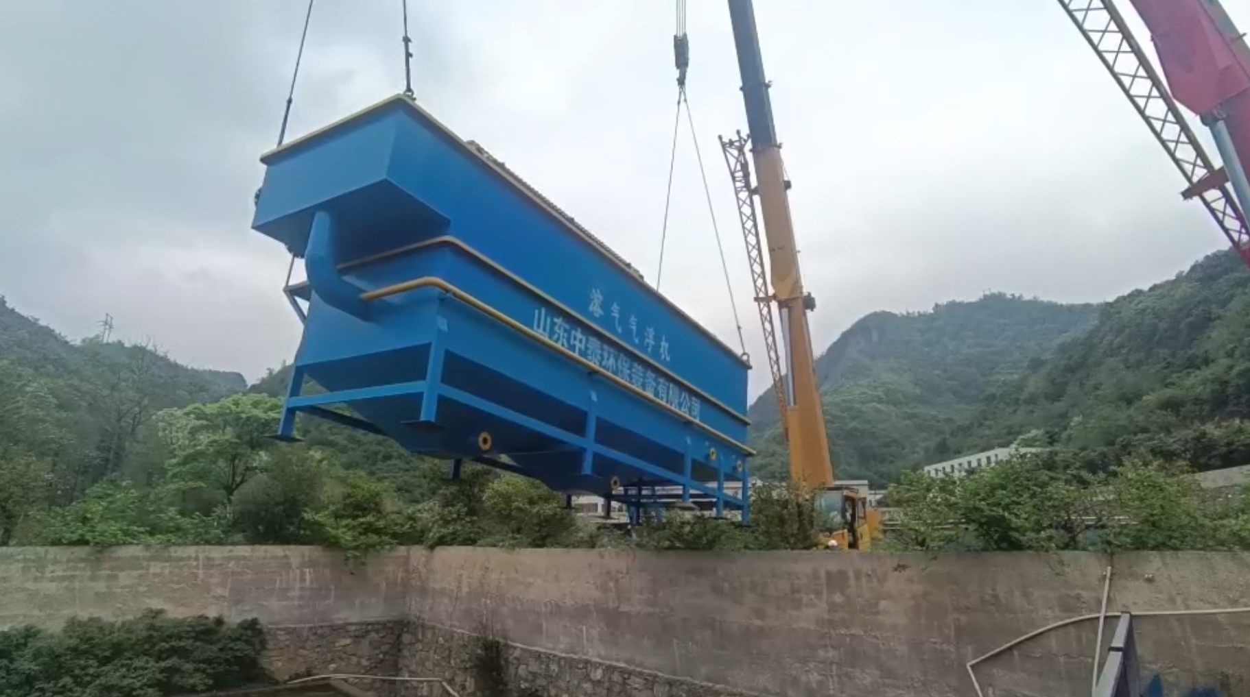 氣浮機(jī)，高效氣浮機(jī)，溶氣氣浮機(jī)，氣浮機(jī)安裝現(xiàn)場(chǎng)